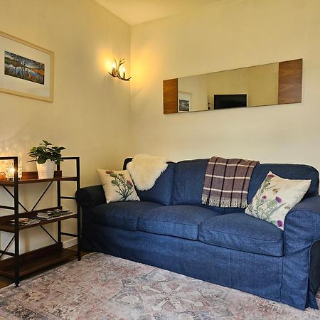 Cosy Peaceful One-Bedroom Cottage In ピトロクリー エクステリア 写真