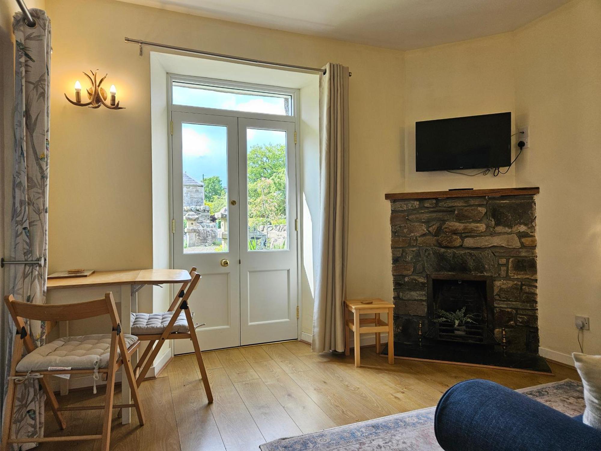 Cosy Peaceful One-Bedroom Cottage In ピトロクリー エクステリア 写真